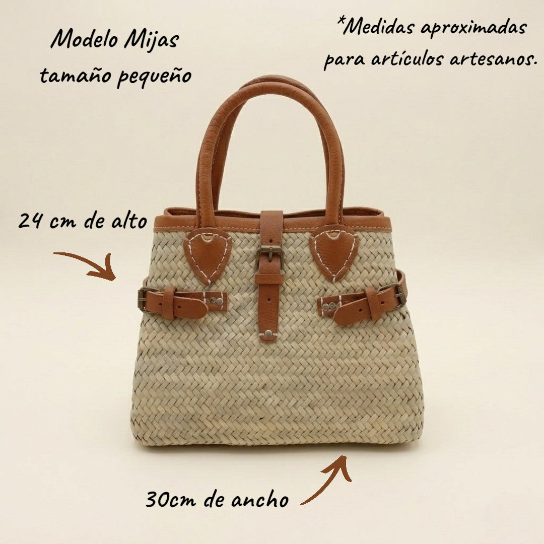 Bolso capazo de palma Mijas de Commerly con hebilla y detalles en piel, mostrando su diseño y tamaño en la imagen.